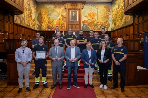 El presidente del Cabildo de Gran Canaria recibe al equipo grancanario de bomberos ganador del Encuentro Nacional de Rescate en Accidentes de Tr&aacute;fico